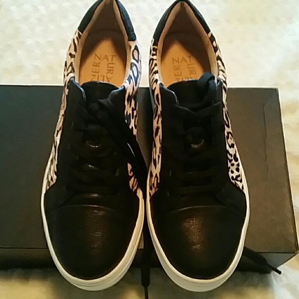 Naturalizer black & cheetah shoes